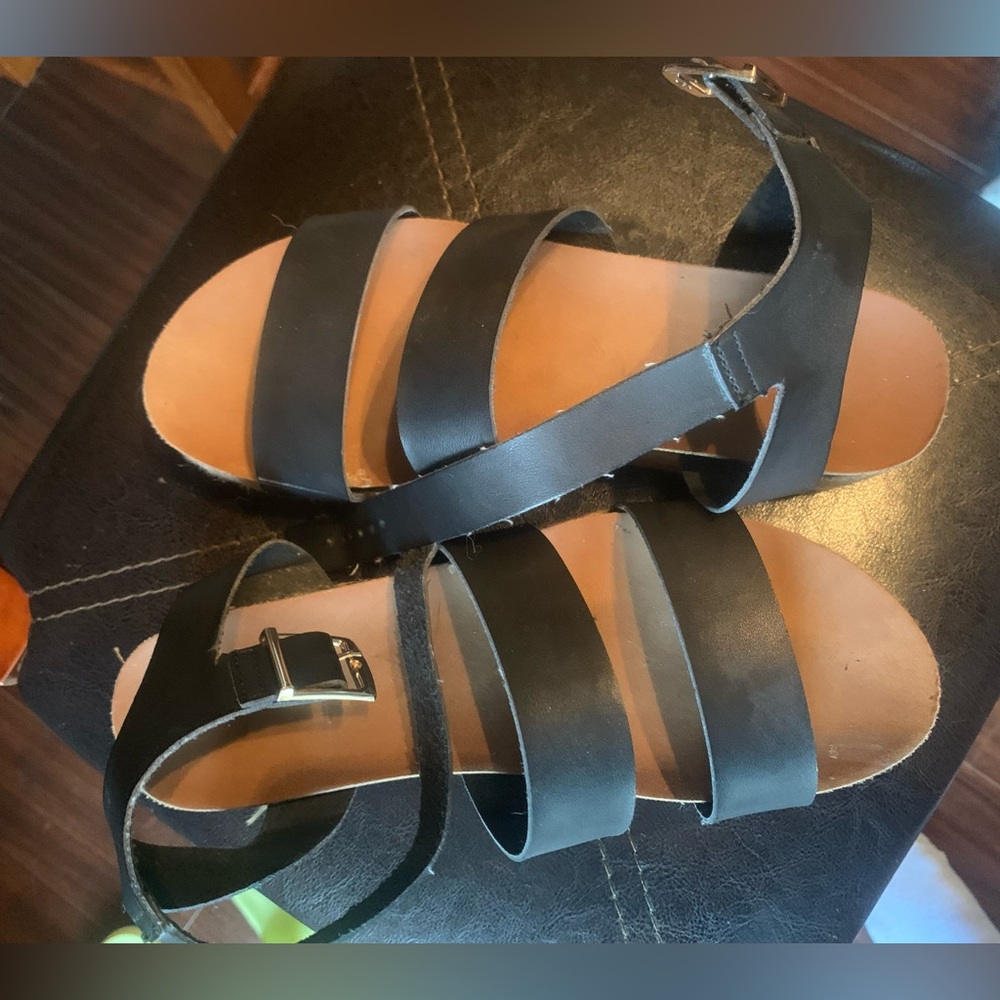 Sandals - Picture 3 of 4